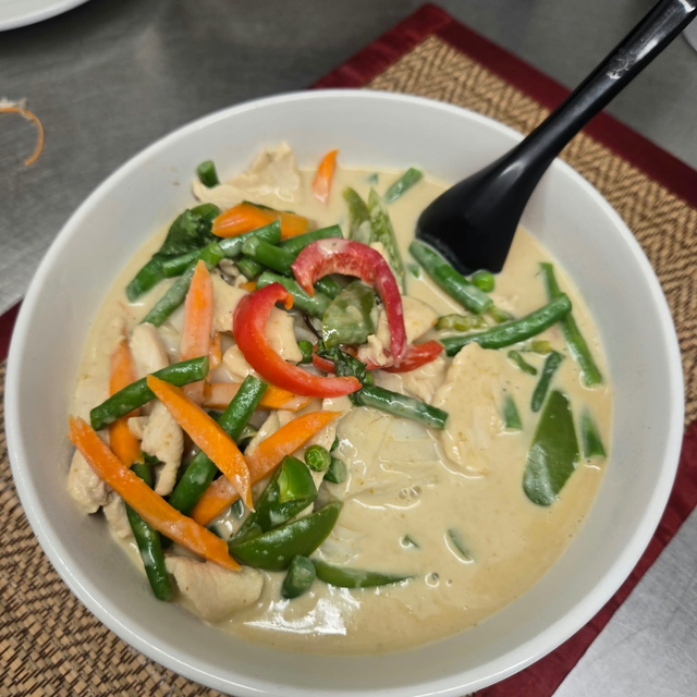 F8. (D) Curry Noodles.
