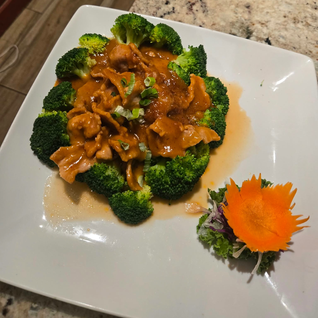 E7. (D) Rama Garden (Peanut Sauce).
